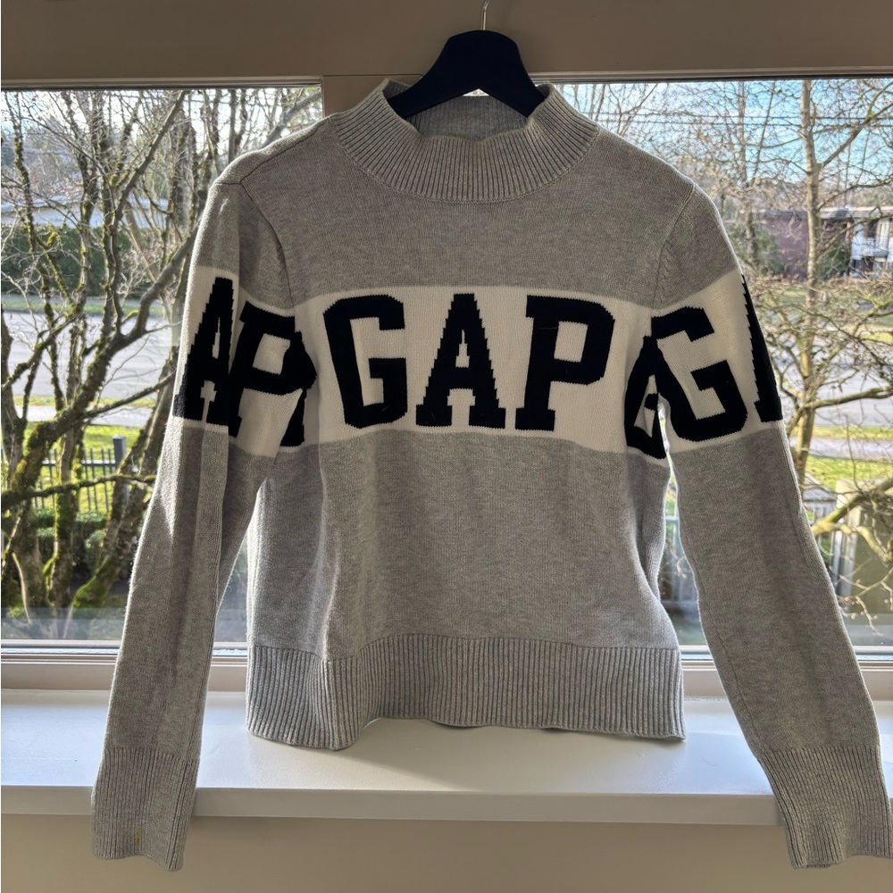 GAP sweater